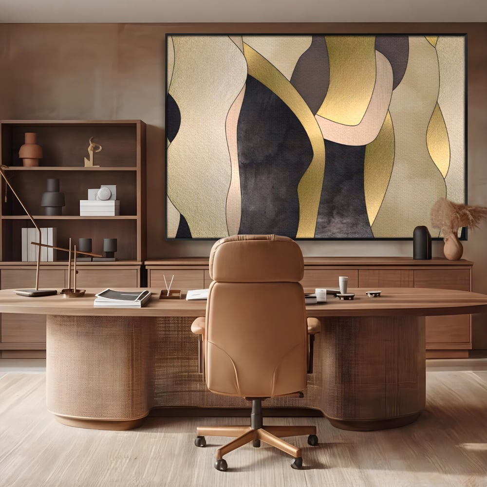 Tablou canvas cu tablou canvas cu forme abstracte aurii, in rama de aluminiu negru, pe perete intr-un birou